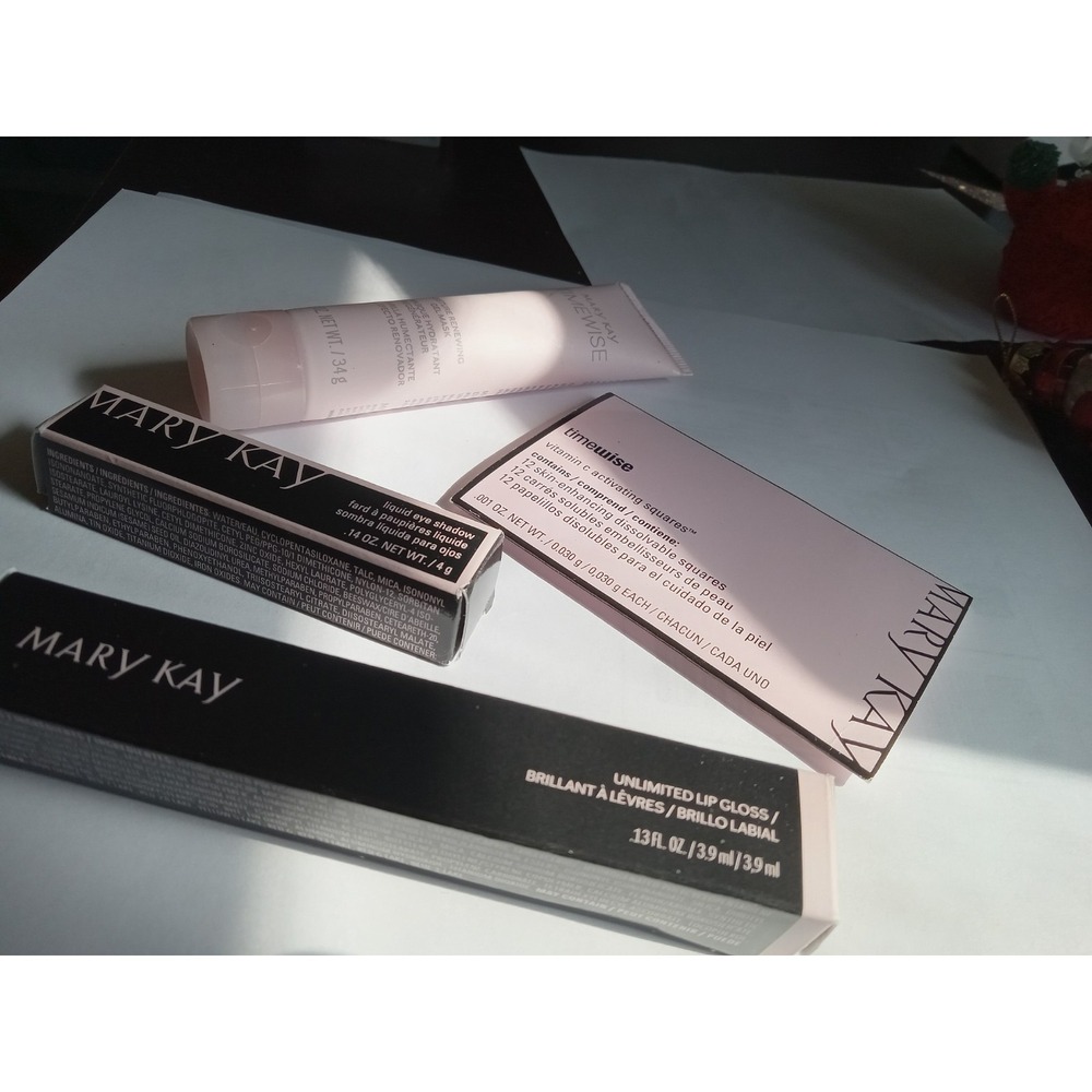 Mary Kay Lot Lip Gloss * Gel Mask * Liquid Eye Shadow * Vitamin C Squares